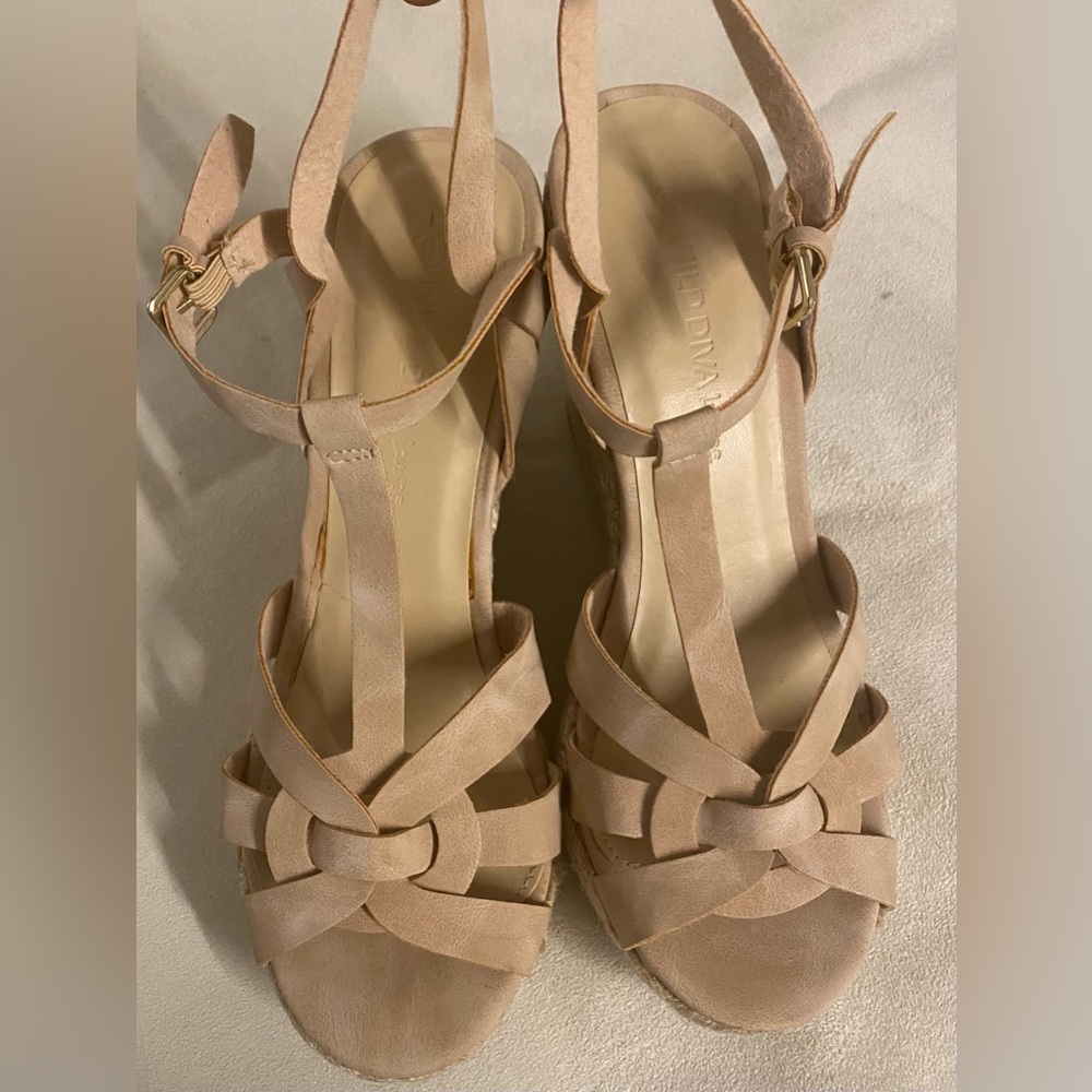 Brand New Wild Diva Lounge Wedges - whicker & suede BEIGE Size 9 (box provided)